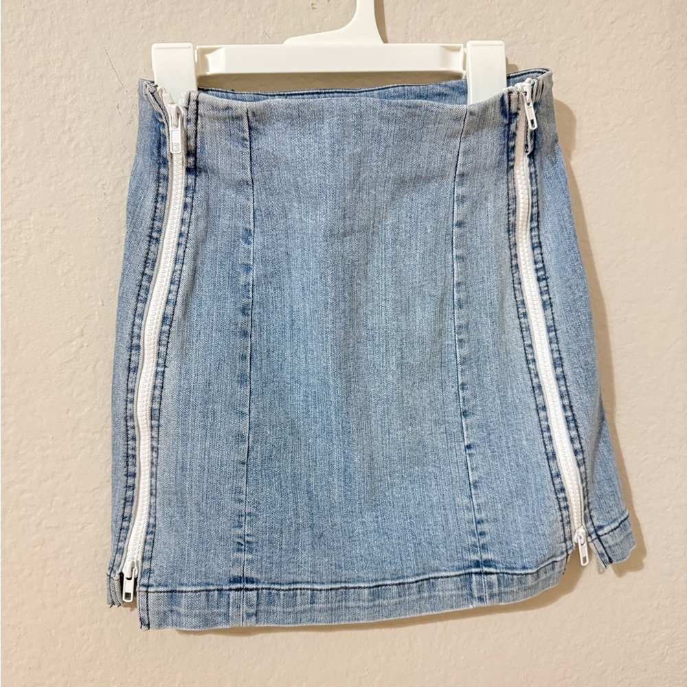 Carmar Light Blue Denim Mini Skirt with White Dual Zippers